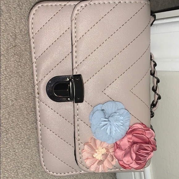 Baby Pink bag With Flowers - Picture 1 of 6